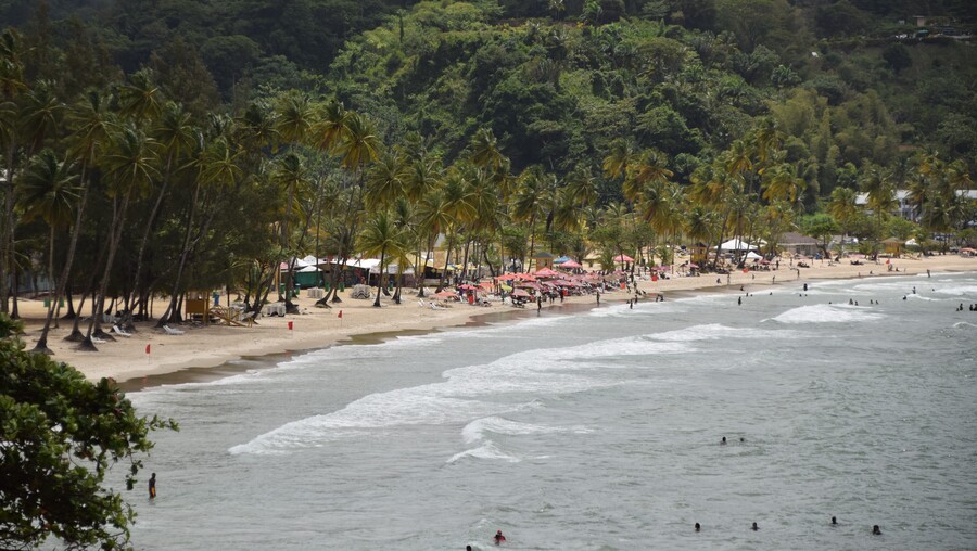 beach goers in Maracas Beach